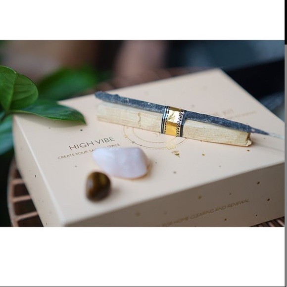 Moon & Jai High Vibe Home Kit - Picture 2 of 3